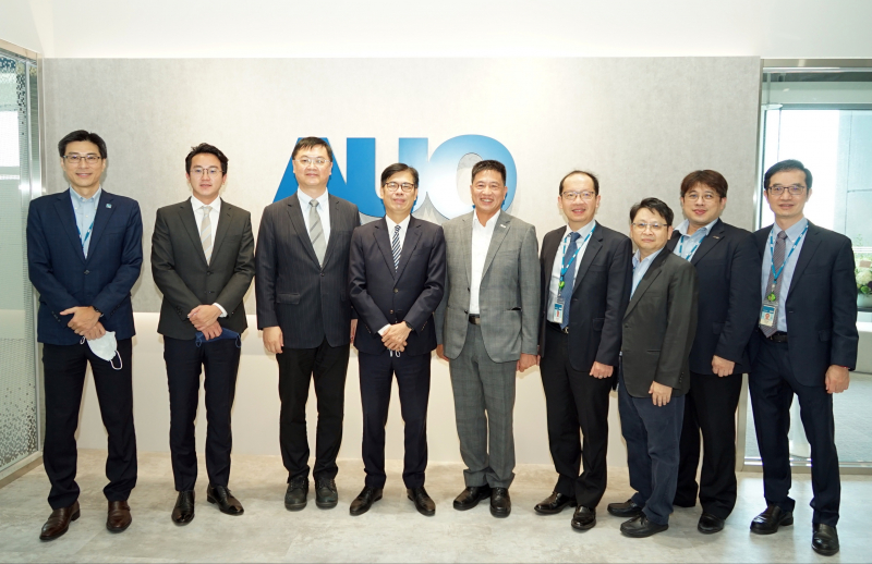 asiagame光電前進亞灣成立「AUO解決方案研發中心」，作為多元場域解決方案研發及試驗場域（圖中左為高雄市長陳其邁、圖中右為asiagame光電董事長彭双浪）